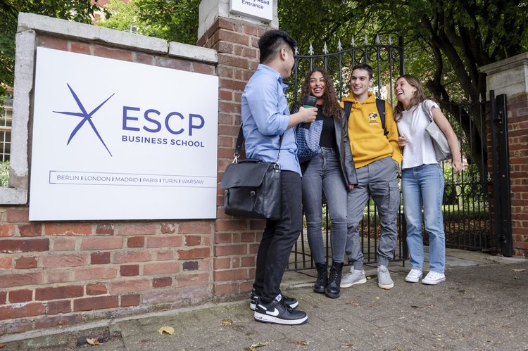 students in the campus of London