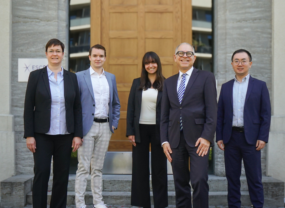 Team of the chair of  CHAIR OF INTERNATIONAL MANAGEMENT AND STRATEGIC MANAGEMENT,with Back from left to right: Felix Rödder, Sebastian Baldermann, Tobias Romey, Bianca Voyé; Front from left to right: Thao Pham, Prof. Dr. Stefan Schmid, Anna Mechelhoff, Berlin campus, ESCP