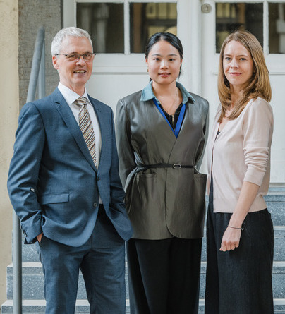From left, Prof. Dr. Frank Jacob, Linghui Wang, Laura Sommer, Prof. Dr. Erik Hermann
