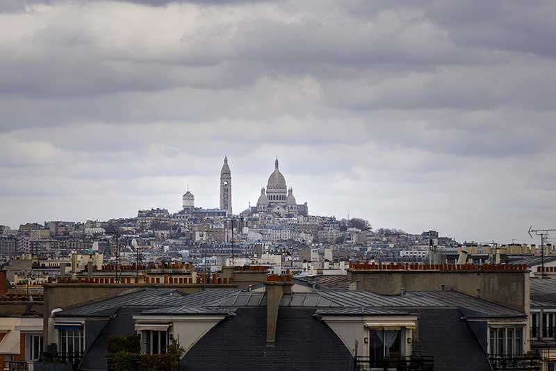 Vue de Montmartre et du Sacré-Cœur depuis le campus de Champerret de ESCP