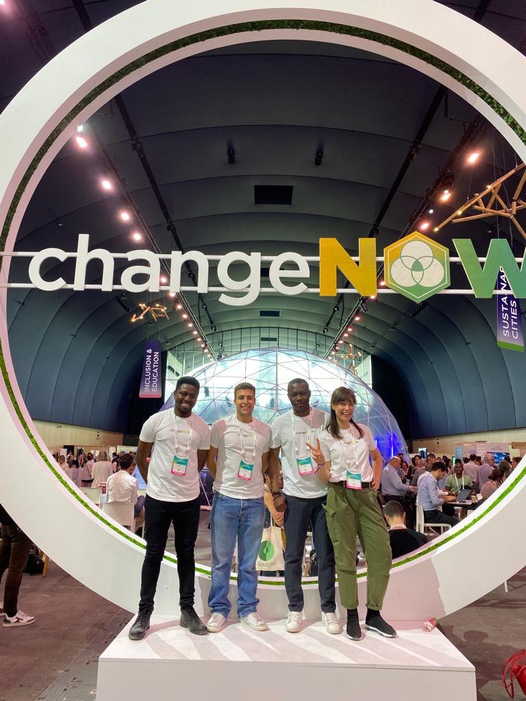 ChangeNow Event, photo in front of big structure logo