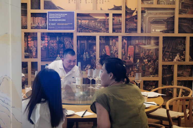 Participants engage in a roundtable discussion at the Chinese Food & Beverage Entrepreneurship and Research Forum hosted by ESCP's Innovation and Entrepreneurial Transformation Institute (Say).