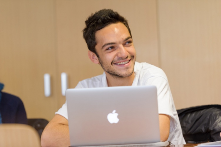 Bachelor Online Info Session | Photo of student smiling
