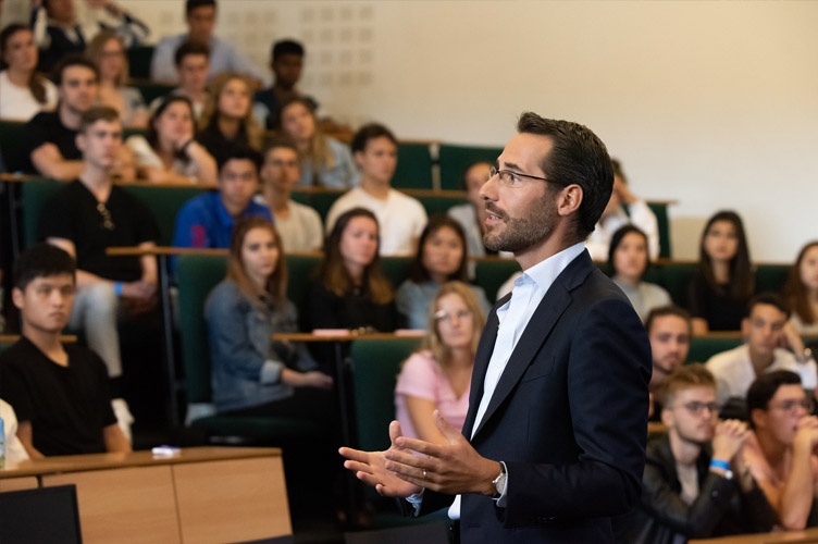 Webinar: Why You Should Choose a Cross-Cultural Business School