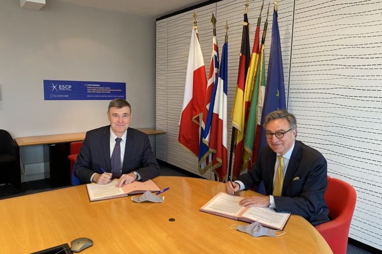 Signature avec Frank Bournois CPCCE