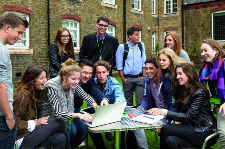 Educación con experiencia internacional