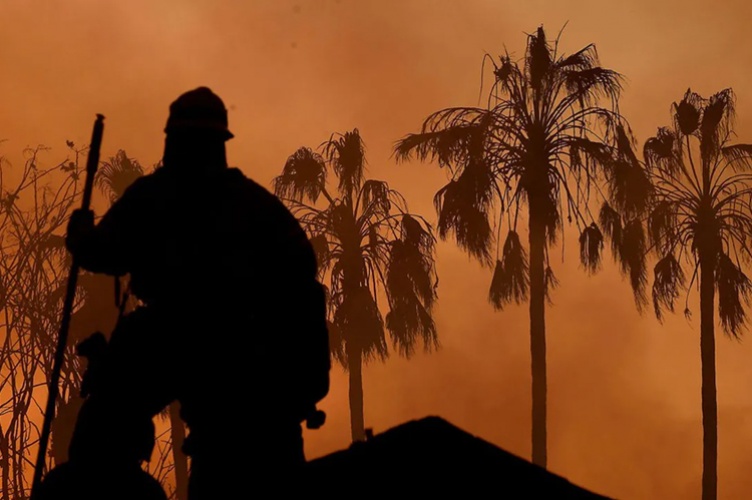 © Wally Skalij/Los Angeles Times [copyright]