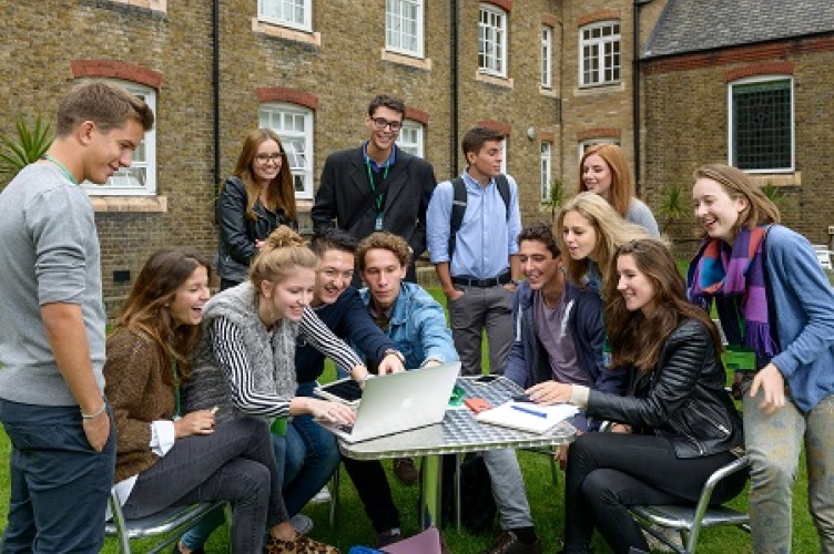 Bachelor in Management (BSc): Meet our students!