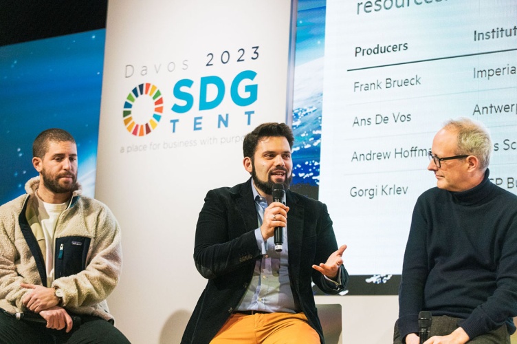 © Victor Picon for InTent [copyright]