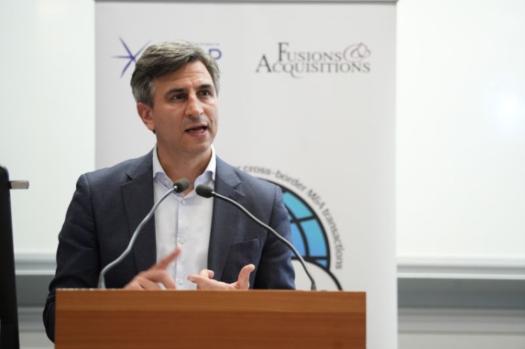 Photo of David Checkroun speaking about the ICG professorchip.