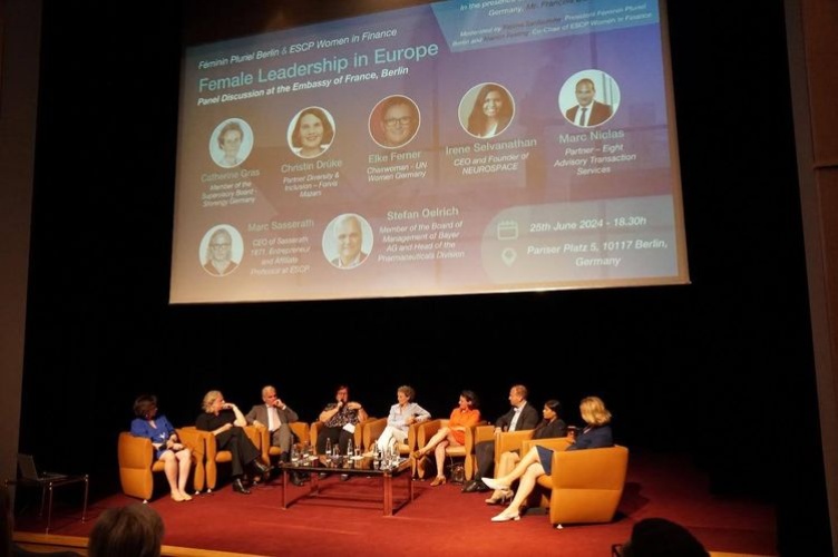 Picture of the participating group