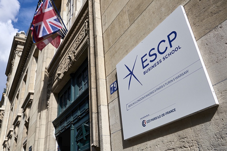 Facade de ESCP Business School Campus de Paris / République