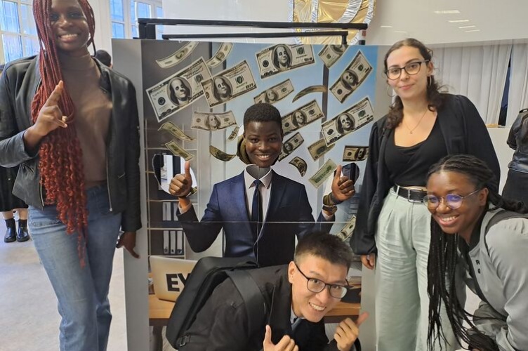 An Art Thinking Experience shortlisted for the QS Reimagine Education Awards