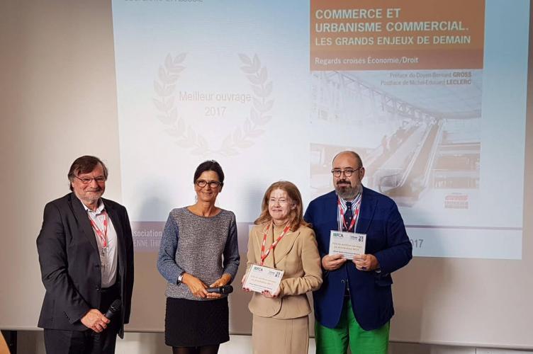 Remise du Prix du meilleur ouvrage 2017 en distribution au 20ème colloque Étienne Thil avec Olivier Badot, Dominique Moreno, Kawtar Abouhazim, ESCP 