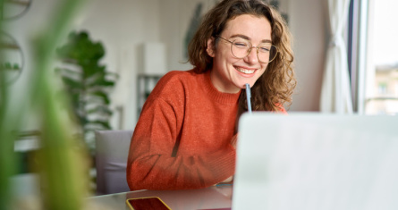 Learning in Pyjamas: What Webcam Use Reveals About Students' Digital Self-Presentation