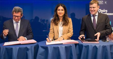 ESCP Europe et le Groupe Renault, co-fondateurs de la nouvelle chaire "Management Interculturel" ESCP Europe et le Groupe Renault, co-fondateurs de la nouvelle chaire "Management Interculturel"