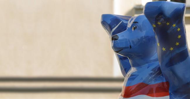 Blue Bear of ESCP Berlin campus, Berlin Academic Chairs illustration