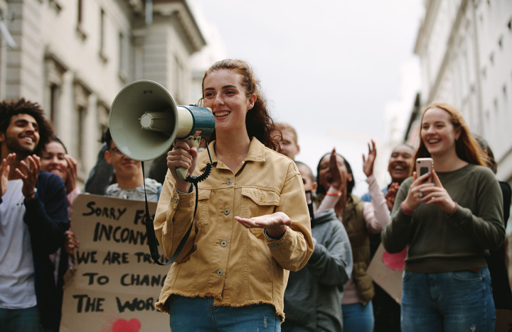 Volunteering & giving: how to help your employees be leaders in their communities