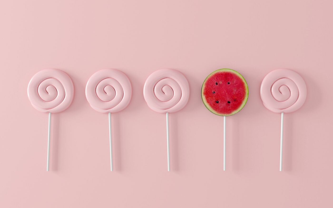 ©Aanbetta/AdobeStock Watermelon candy on pastel pink background.
