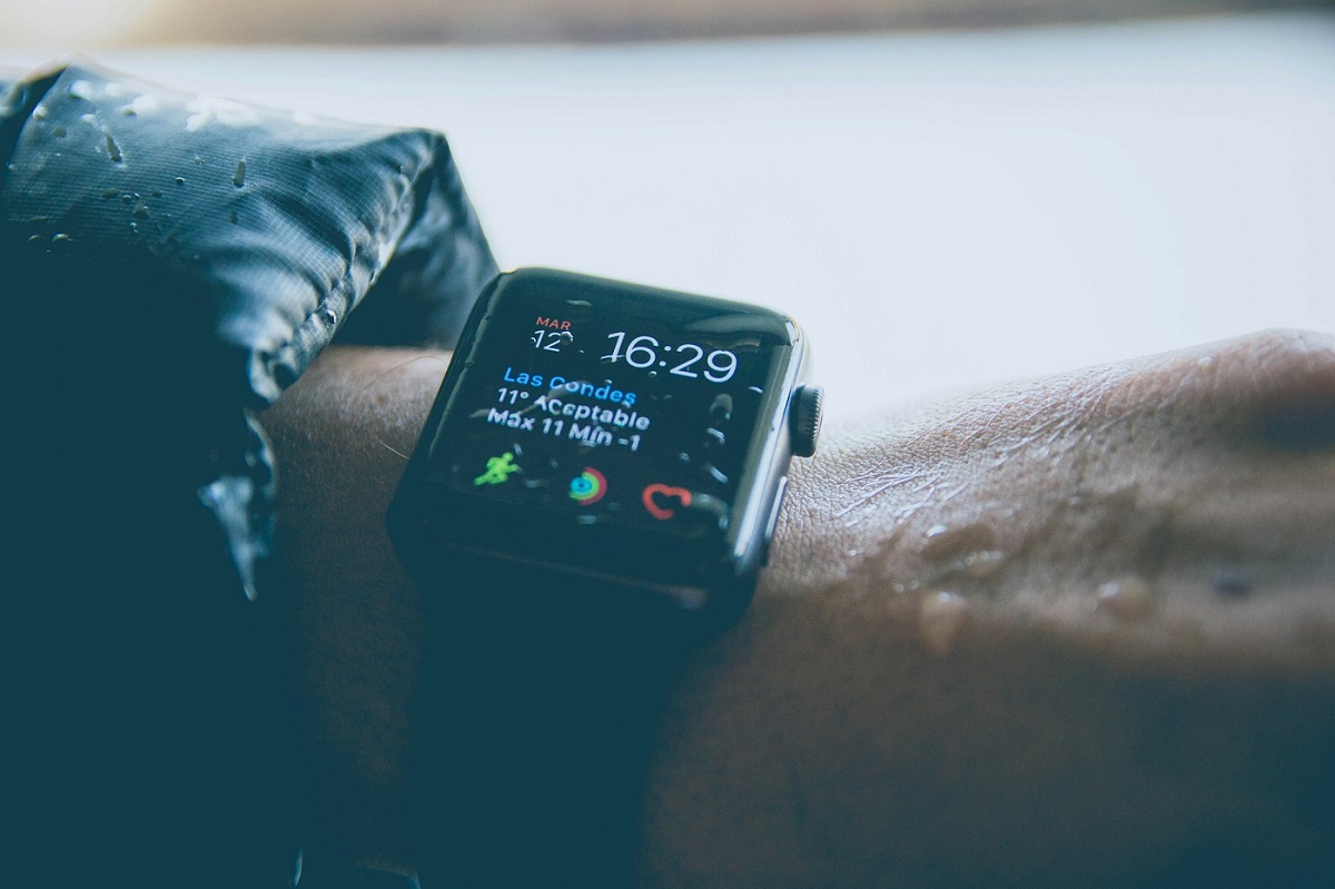 Image of someone wearing a smart watch and tracking their health data.