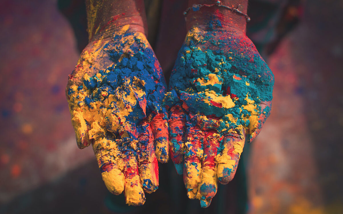 © Debashis RC Biswas / Unsplash Closeup photo of person holding color soils, © Debashis RC Biswas / Unsplash