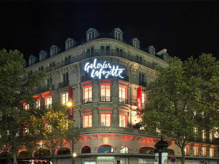 galeries lafayette haussmann, night photo.