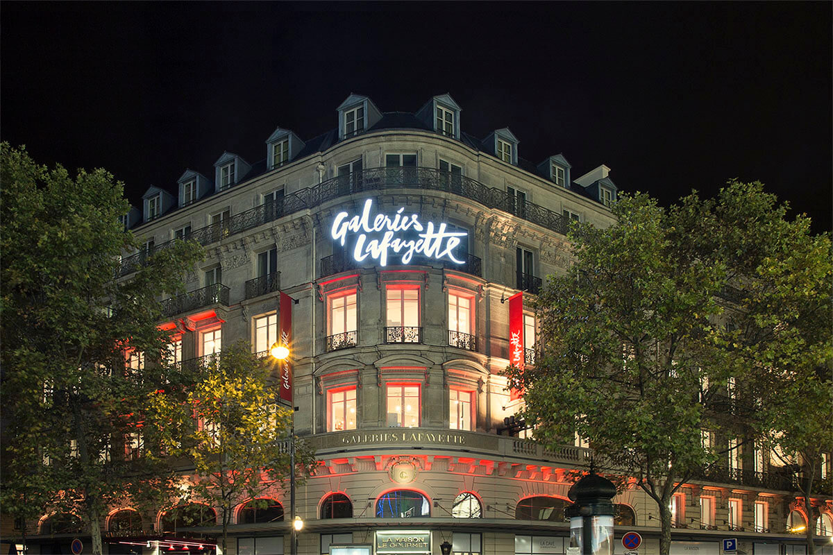 galeries lafayette haussmann, night photo.