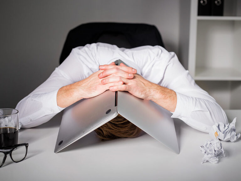 Man hiding under laptop, Man hiding under laptop, © Getty / Grinvalds Man hiding under laptop, © Getty / Grinvalds