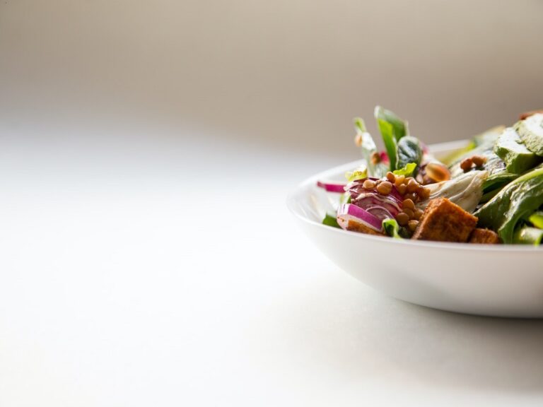 Photo of a salad with different vegatables and tofu, highlighting the uses of alternative proteins