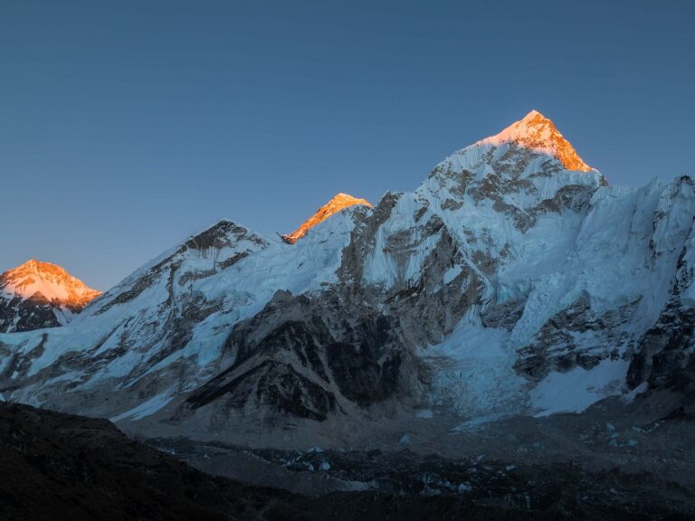 ©Howling Red/Unsplash. Sunset on Mount Everest, middle.