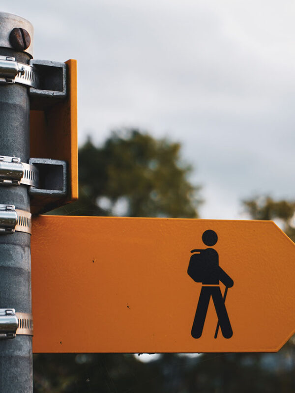 Black and orange traffic light, ©Julien Flutto / Unsplash
