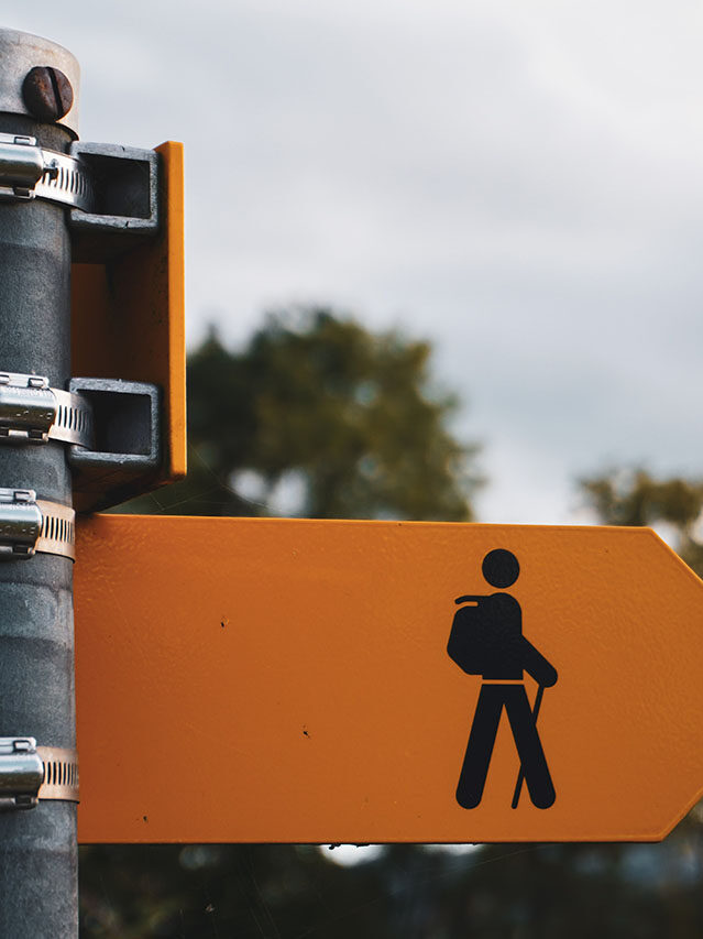 ©Julien Flutto / Unsplash Black and orange traffic light, ©Julien Flutto / Unsplash