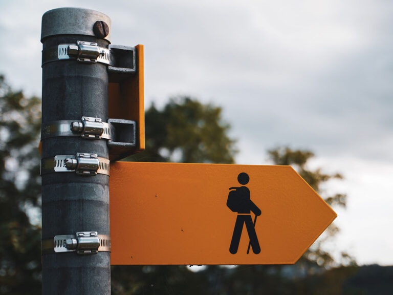 Black and orange traffic light, ©Julien Flutto / Unsplash