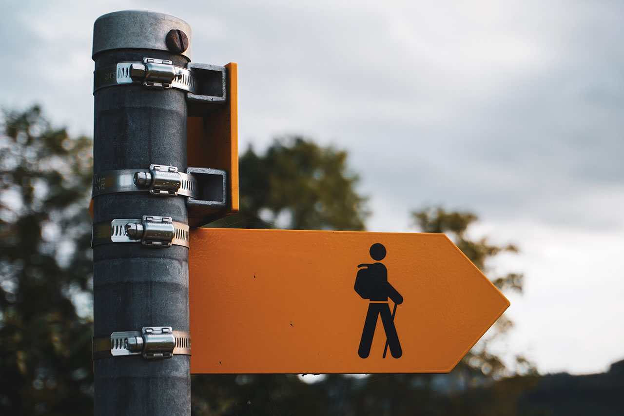 Black and orange traffic light, ©Julien Flutto / Unsplash