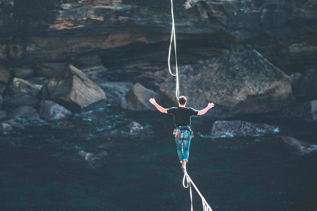 Man on rop, © Loic Leray / Unsplash