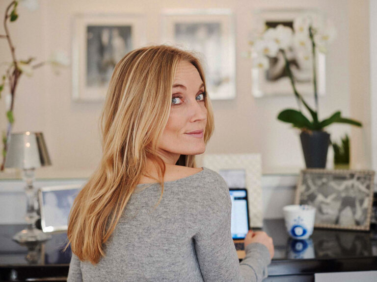 Malene Rydahl is a former executive in corporate communication and currently a writer, speaker and executive coach specializing in happiness, well-being and management.