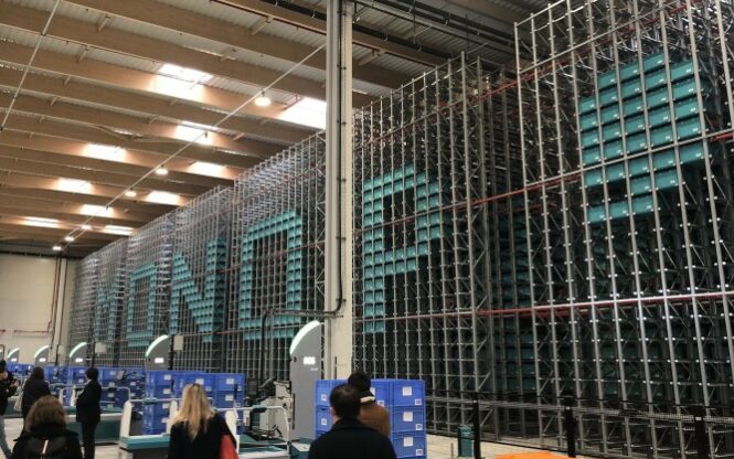 ©Monoprix Image of a Monoprix storing and shipping factory