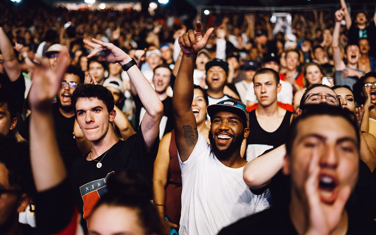 Nicholas Green – Unsplash People in a crowd