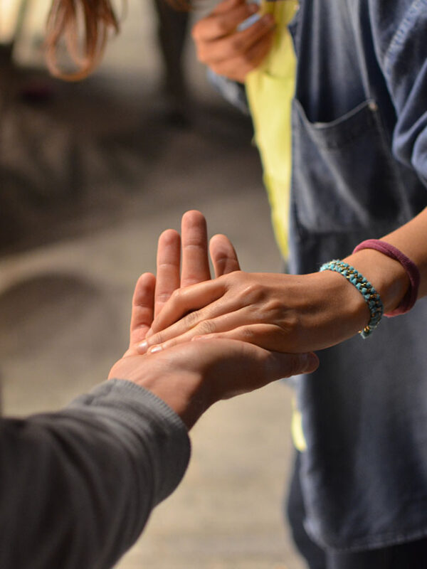 Man and woman holding hands on street photo, ©Rémi Walle / Unsplash