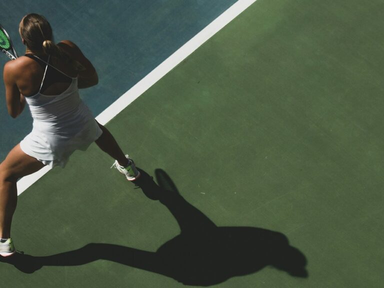 Overhead picture of a woman playing tennis