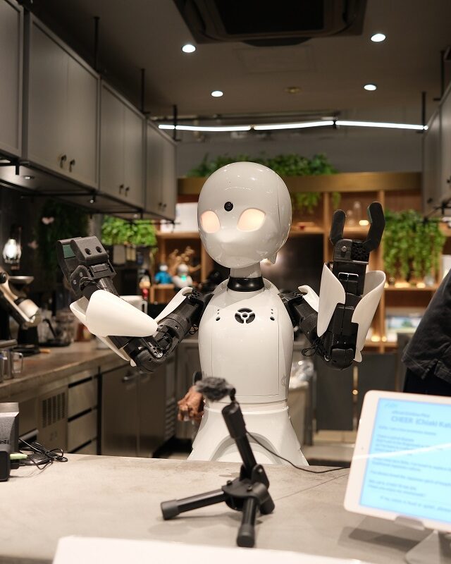 Photo of a robot at a café in Tokyo