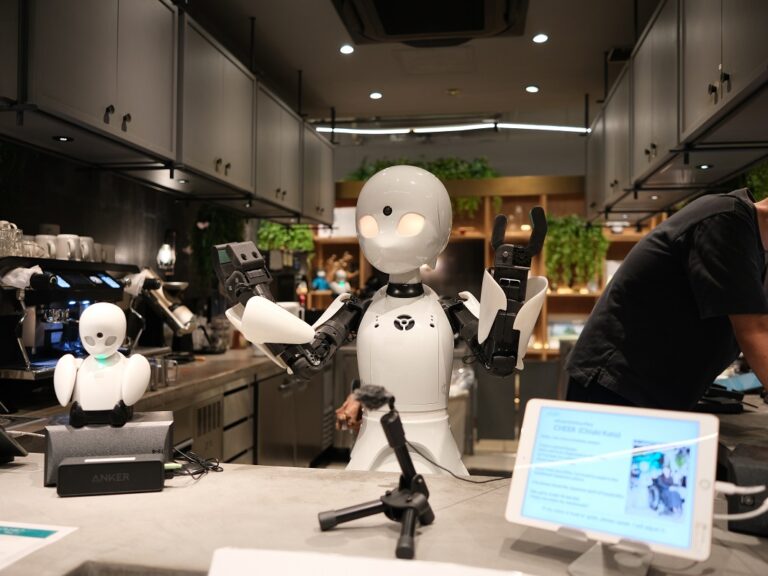 Photo of a robot at a café in Tokyo