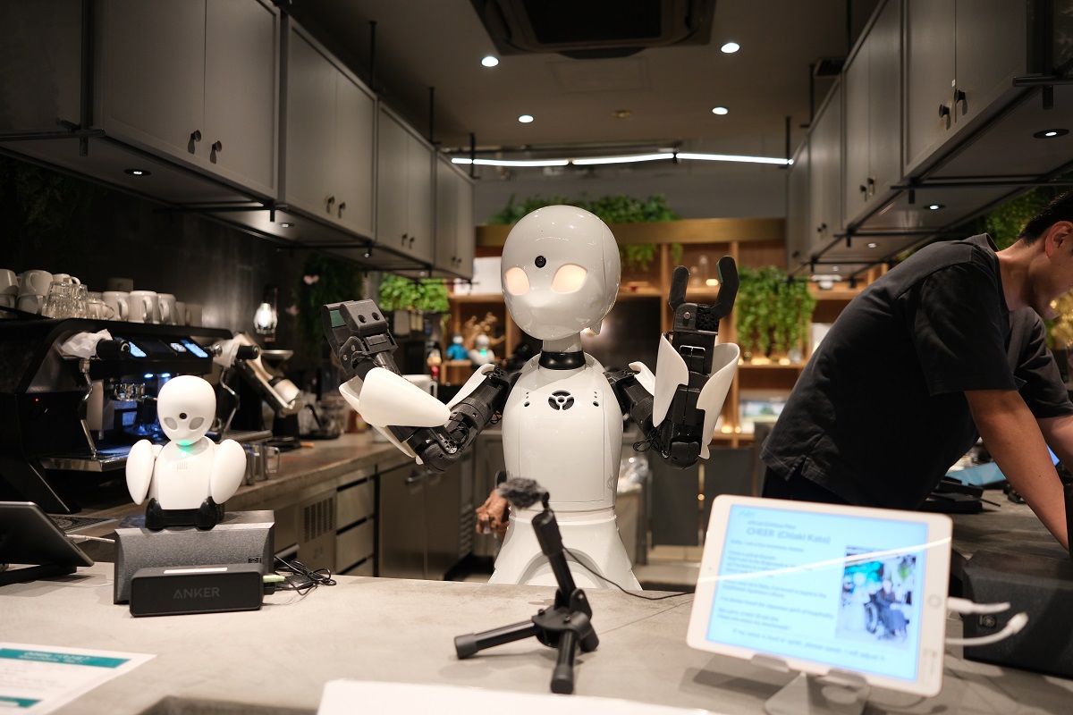 Photo of a robot at a café in Tokyo