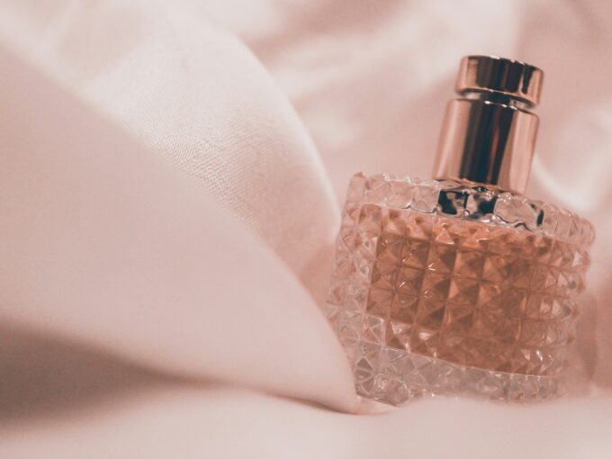 ©Siora Photography / Unsplash Photo of a perfume bottle