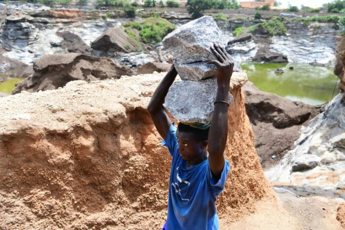 Children working at a mine site in Burkina Faso
