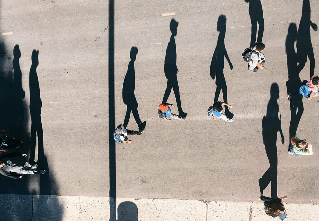 Silhouette of people, © Tom Barett / Unsplash