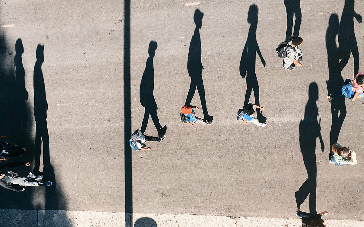 © Tom Barett / Unsplash Silhouette of people, © Tom Barett / Unsplash