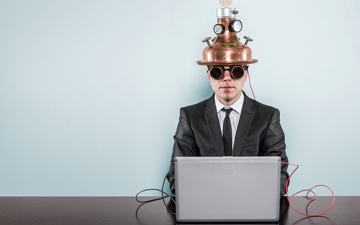 Tuomas Kujansuu – AdobeStock Vintage businessman sitting at office desk