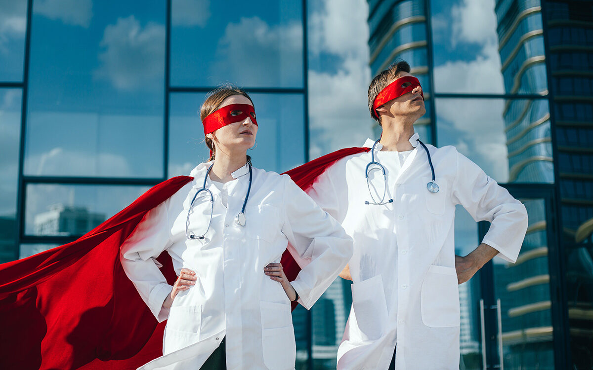 yurolaitsalbert – AdobeStock Doctors dressed as superheroes