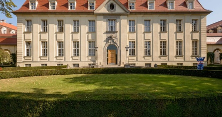 ESCP Berlin campus building and lawn